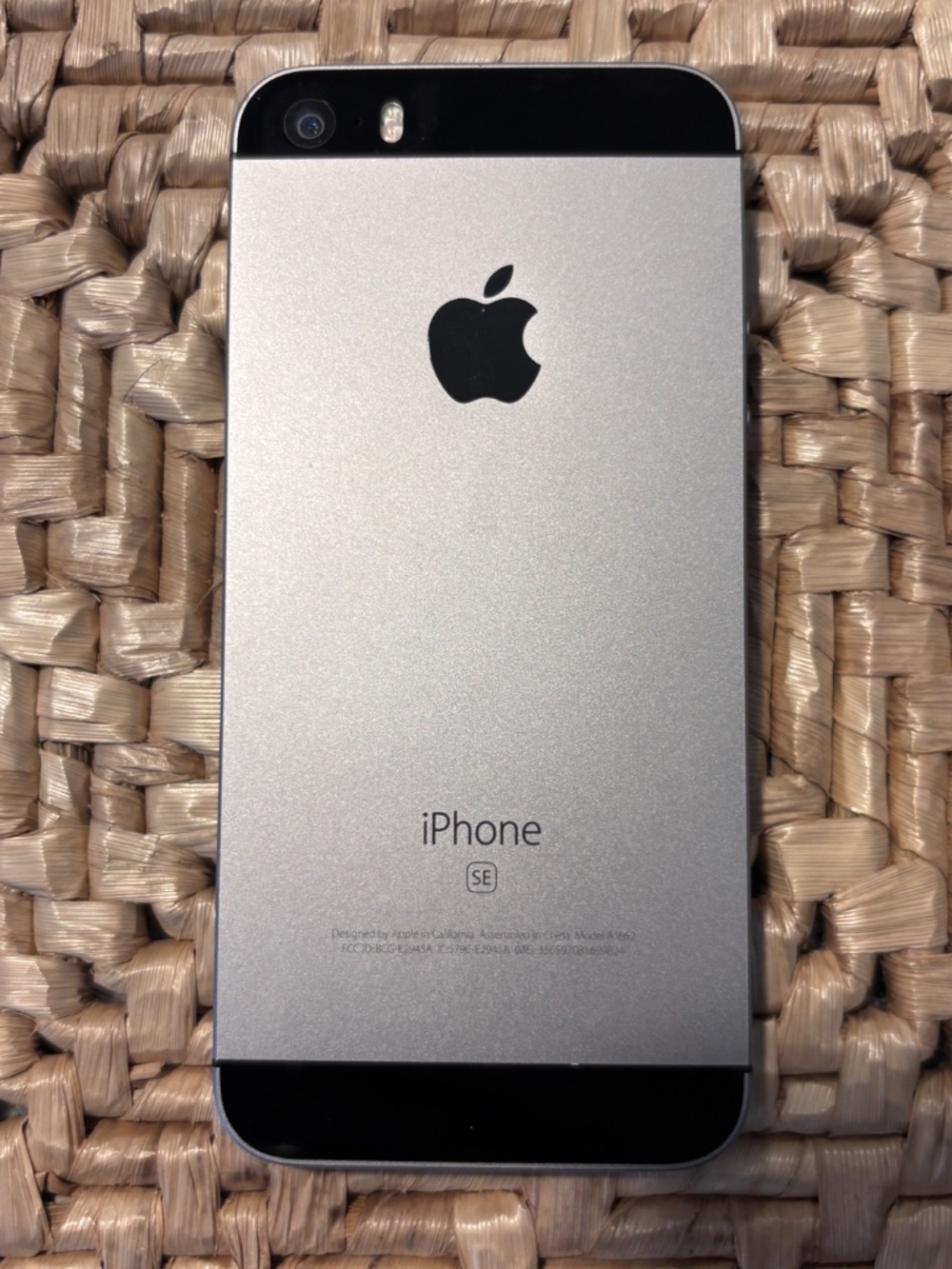 iPhone SE (1st generation) - Picture 5 of 10